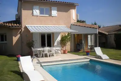 Image de Maison avec piscine sous le soleil de Toulouse