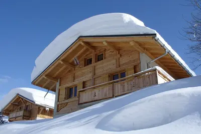 Image de Chalet 8\/10pers. Calme, Piscine chauffée partagée, Jeux d'enfants, 500m du village