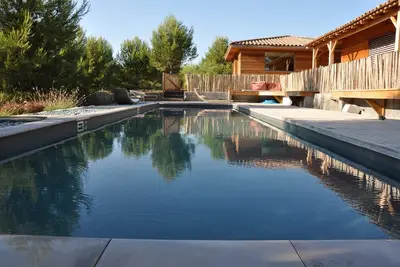 Image de Villa contemporaine en bois jardin piscine terrasse Ă prox. Aix en Provence