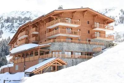Image de Appartement Skis aux pieds dans grand chalet avec piscine chauffée, 50m de l'Esf