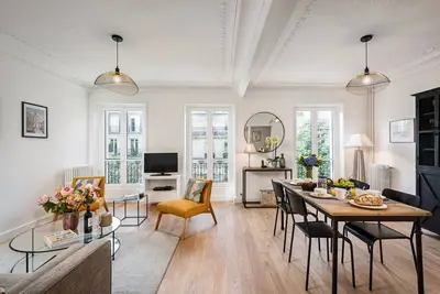 Image de PANTHÉON / Luxembourg Gardens Charming Two Bedroom