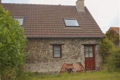 Image de Petite maison en pierre du pays profitez du calme de la campagne.