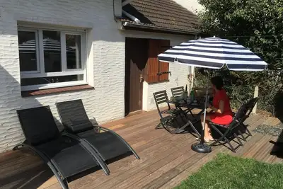 Image de 300m des plages - proche commerces - Villa lumineuse rénovée, véranda & jardin