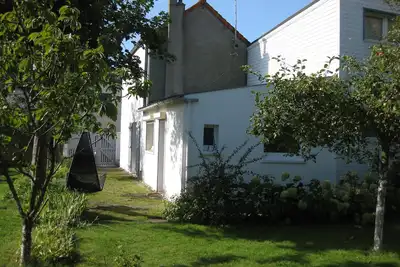 Image de Maison avec jardin, proximité de la plage et du centre ville,