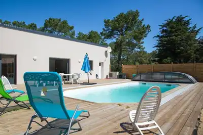 Image de maison + piscine privée 1