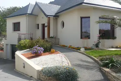 Image de Maison contemporaine au pied du Phare de Trézien. Magnifique plage à 500m.