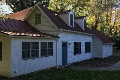 Image de The Old Town Cottage: escapade paisible dans la vieille ville historique de Warrenton