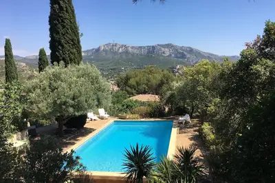 Image de Grande Maison Avec Piscine Et Belle Vue