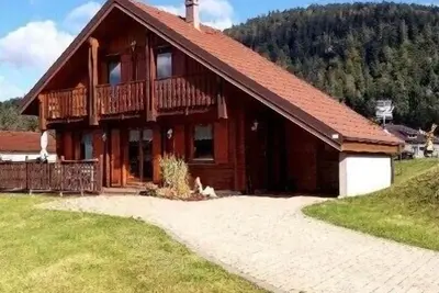 Image de ENTIÈREMENT CLÔTURÉ, les chalets de caroline, 1 chemin du petit paris