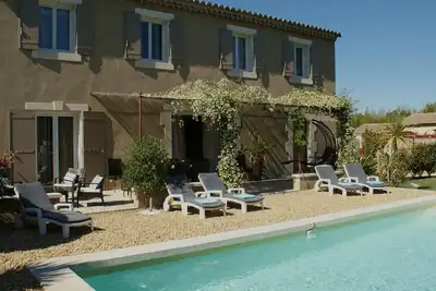 Image de Jolie maison avec piscine et jardin, calme Ă deux pas du centre ville