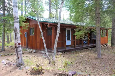 Image de Great Cabin - obtenir propre plage et quai! Parfait pour les vacances dans le parc national des Glaciers!