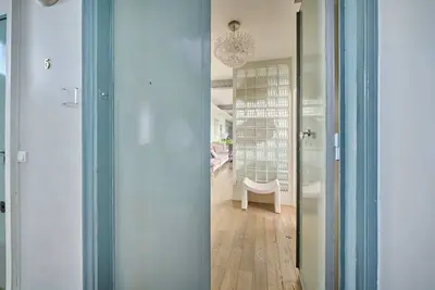 Image de Appartement Moderne Et Entierement Climatise, Vue Imprenable, Toits De Paris