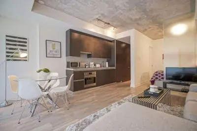 Condo spectaculaire 1br à Hot King West