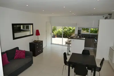 Image de Superbe T2 Cassis, plein sud, dans bas de villa 2-4 personnes