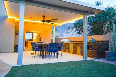 Image de Invitant Henderson Home avec piscine privée
