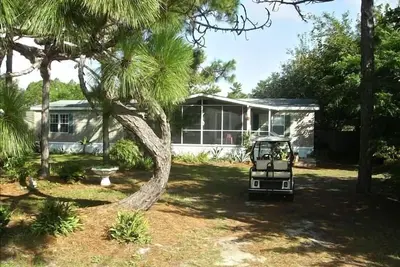 Image de Quelle offre d'un House- Spacieux 1800 Sq Ft. Maison W / Golf Cart