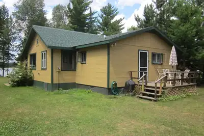 Image de Belle cabane en pin noueux sur le lac Nokomis Nord