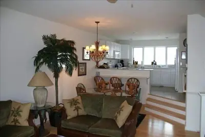 Image de Ocean Block 4 Br 3. 5 Bath Town Home W / Piscine et garage 2 voitures