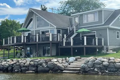 Image de Lakefront Chalet sur le magnifique lac de Charlevoix
