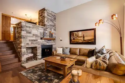 Image de Spacieuse maison de ville de montagne. Super endroit!