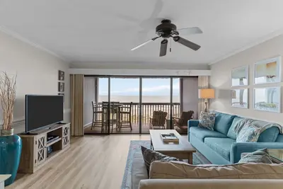 Image de Condo Oceanfront, 2 chambres, 2 salles de bain avec grande terrasse privée, ascenseur et piscine