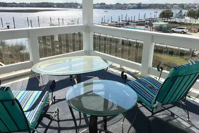 Image de Condo avec vue sur le canal à 1 pâté de maisons de l'océan
