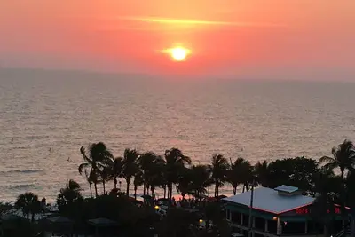 Image de Magnifique condo 1 chambre - À quelques pas de la côte du golfe - Détendez-vous et profitez de la plage