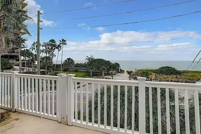 Image de Spectacular Sunset Beach House Rental