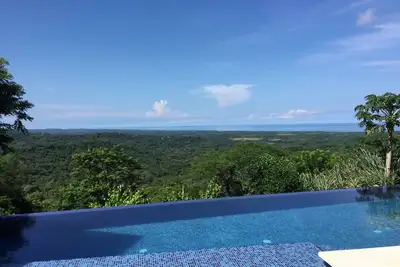 Image de Luxueux paradis de retraite avec vue panoramique sur l'océan