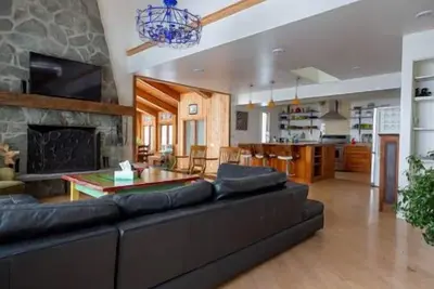 Image de Maison adaptée aux familles et aux chiens! 3 chambres, 3. 5 salles de bain avec vue sur le lac Ganda Canandaigua!
