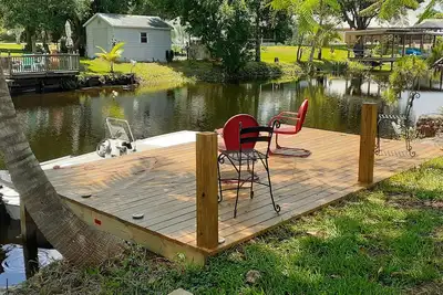 Image de Belle maison 3/2: Tranquillité sur le canal de toute la maison privée Lake Grassy