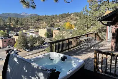 Image de Au centre de la ville avec vue sur Longs Peak