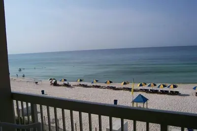Image de Superbes vues! Chaises de plage! Bas 2ème étage!