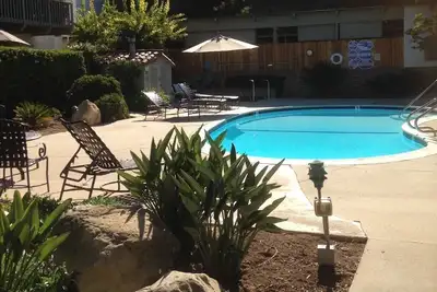 Image de Condo de luxe dans l'est de Santa Barbara