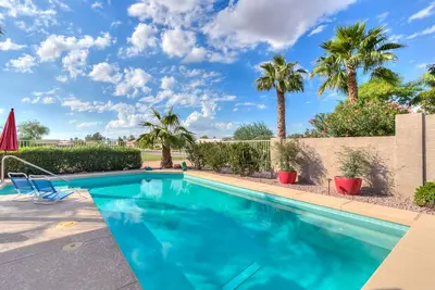 Image de COMMUNAUTÉ PRIVÉE Gated Pebblecreek Accueil sensationnel avec piscine, bain à remous et voiture de golf