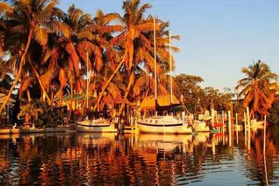 Image de Middle Florida Keys Bayfront Hideaways avec voilier, près de Marathon et Key West