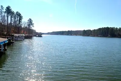 Image de Sunset Pointe ** Belle 6br 4ba House Lakefront avec magnifiques couchers de soleil **