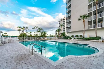 Image de Condo 2401. Incroyable Gulf View Condo / Studio à Bonita Beach et Tennis Club.