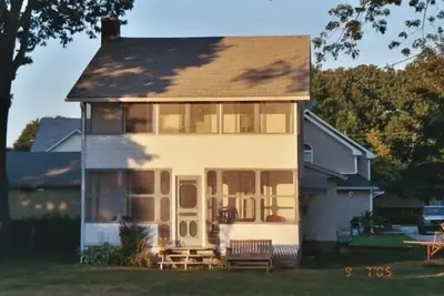Image de Charming Quiet Updated 1921 Cottage à West Beach Connecticut
