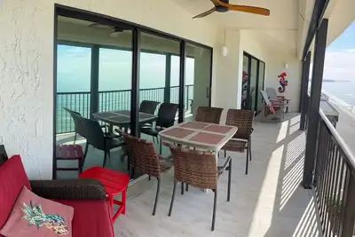 Image de Luxury Penthouse Beachfront Condo Madeira Beach Fl