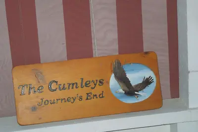 Image de Cumley's Journeys End sur le magnifique lac McCrossen