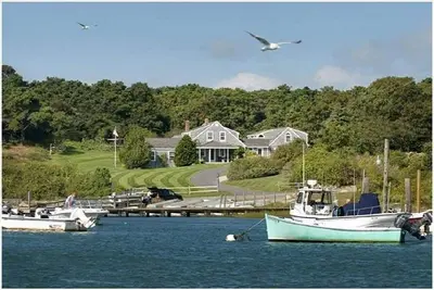 Image de Historic Waterfront 4 chambres avec une vue imprenable sur l'eau de Chatham!