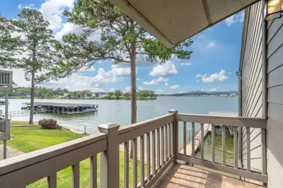 Image de * Niveau d'entrée * Beau Et Spacieux Sur Le Lac Hamilton!