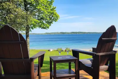 Image de Waterfront Cottage - Up North Perfection vous attend.