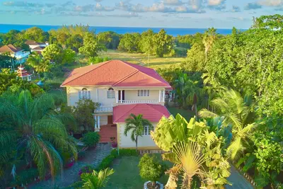 Image de Villa de charme avec piscine, golf et accès à la plage privée