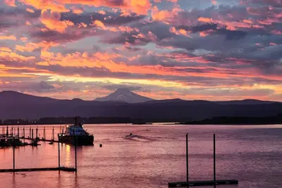 Image de Vue d'un million de dollars - Columbia River et Mt Hood, entrée privée