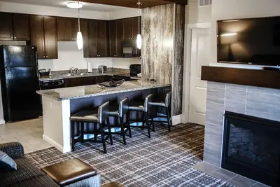 Image de Wyndham Park City Resort 1b ~ Ski-in / Ski-Out! ~ En face du Waldorf