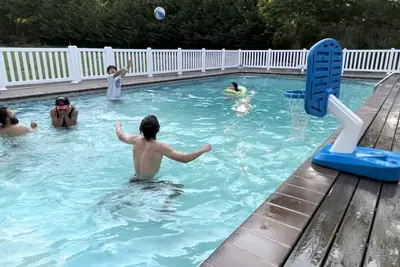 Image de S'il vous plaît venez profiter de notre maison récemment rénovée parfaitement conçue pour les familles.