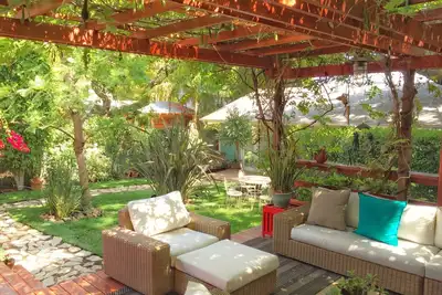 Image de 2br / 1ba Adorable artisan Weho avec arrière-cour fantastique