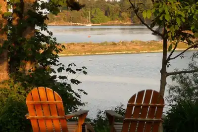 Image de Beachwood Cottage, Belle Waterfront Privé